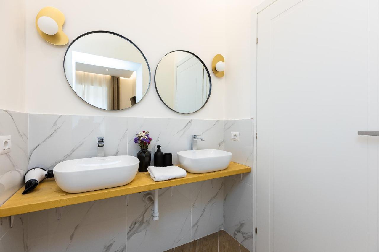 Colosseum Boutique Apartment Rome Bagian luar foto