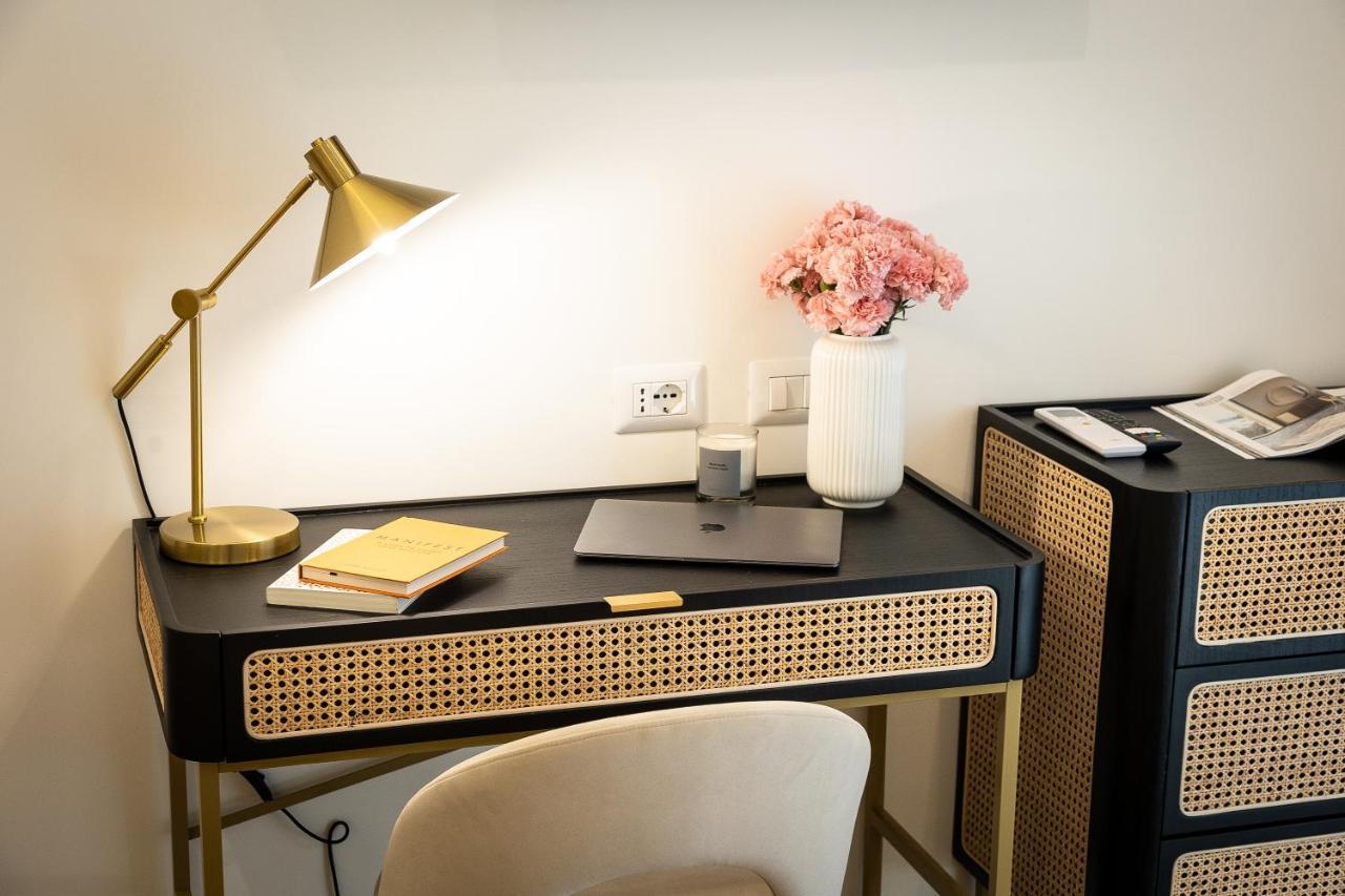Colosseum Boutique Apartment Rome Bagian luar foto