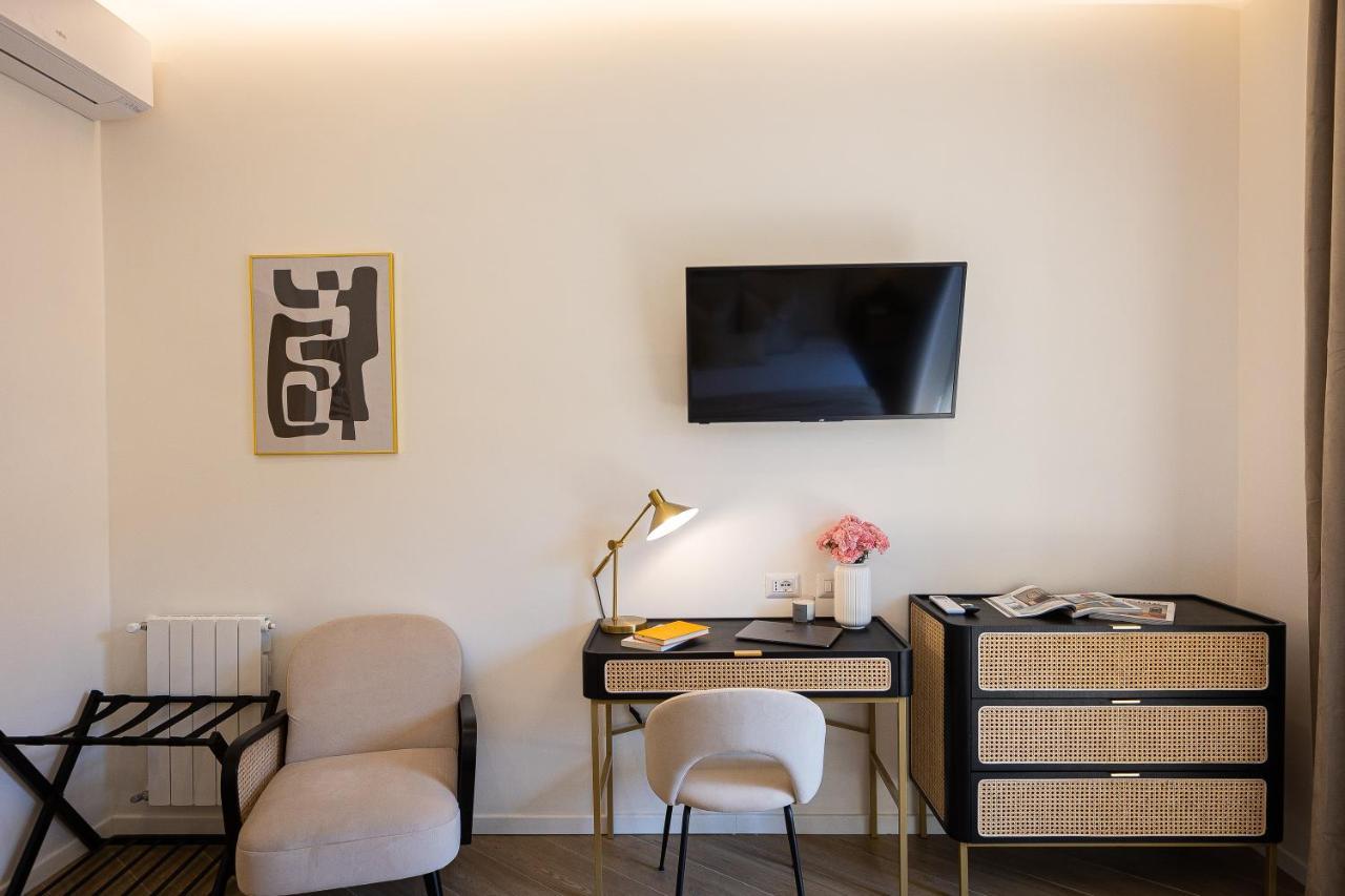 Colosseum Boutique Apartment Rome Bagian luar foto